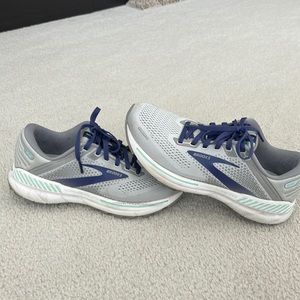 Brooks Adrenaline GTS 22 women’s 8.5
